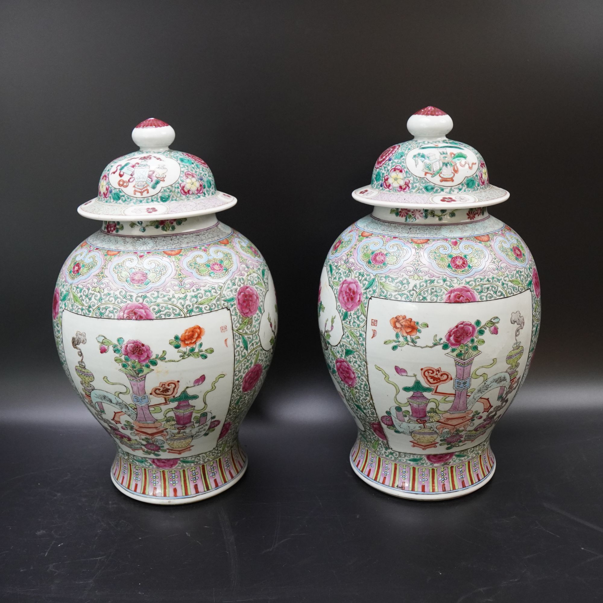 Lot.25090059 清同治粉彩博古花卉纹将军罐（2个） 高：约43.7cm