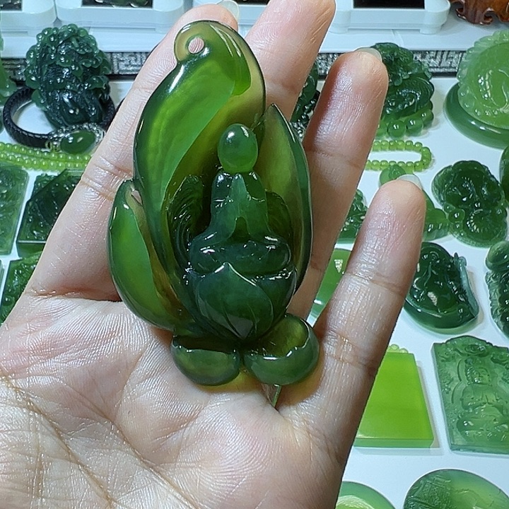 蛇纹石玉颈饰未镶嵌你****）