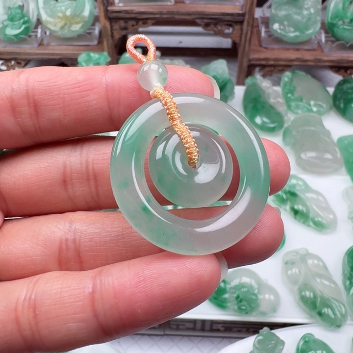 石英质玉未镶嵌颈饰