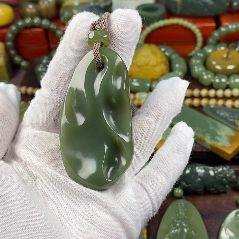 【闪购商品】岫岩河磨玉（透闪石质玉）颈饰未镶嵌