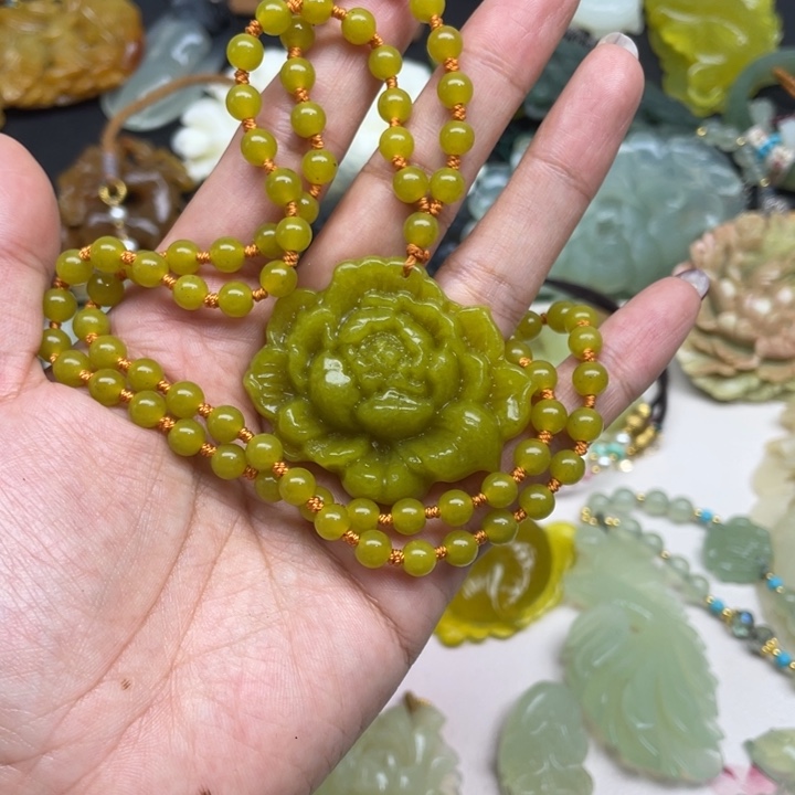 蛇纹石玉未镶嵌颈饰