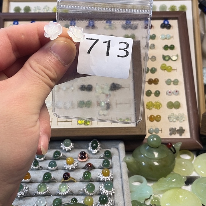 蛇纹石玉合金耳钉