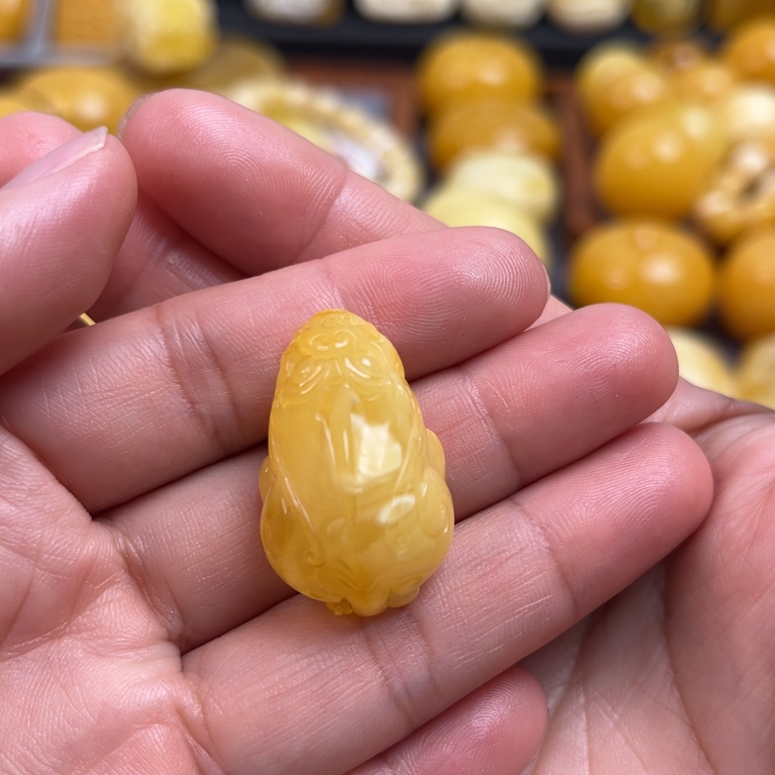 蜜蜡裸石未镶嵌貔貅