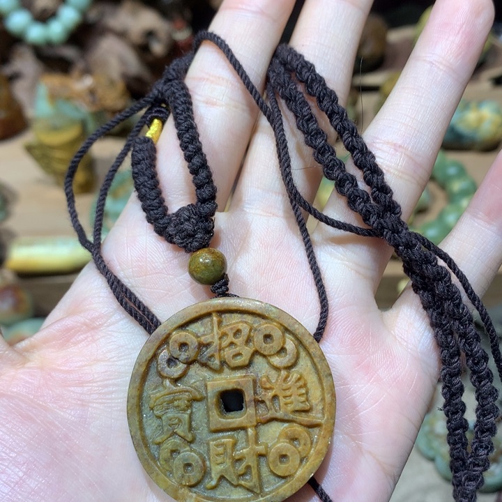 未镶嵌岫岩河磨玉（透闪石质玉）挂件