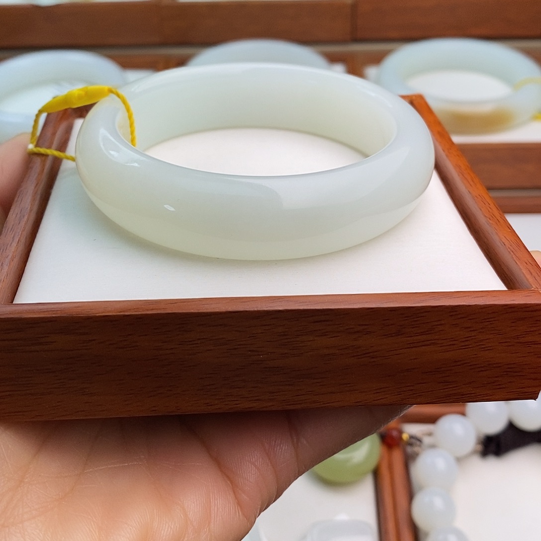 和田玉（白玉）未镶嵌手镯