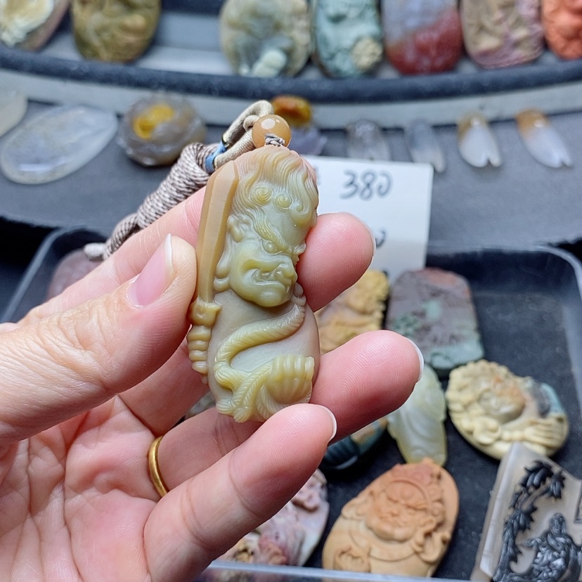 【闪购商品】定制石英质玉吊坠未镶嵌