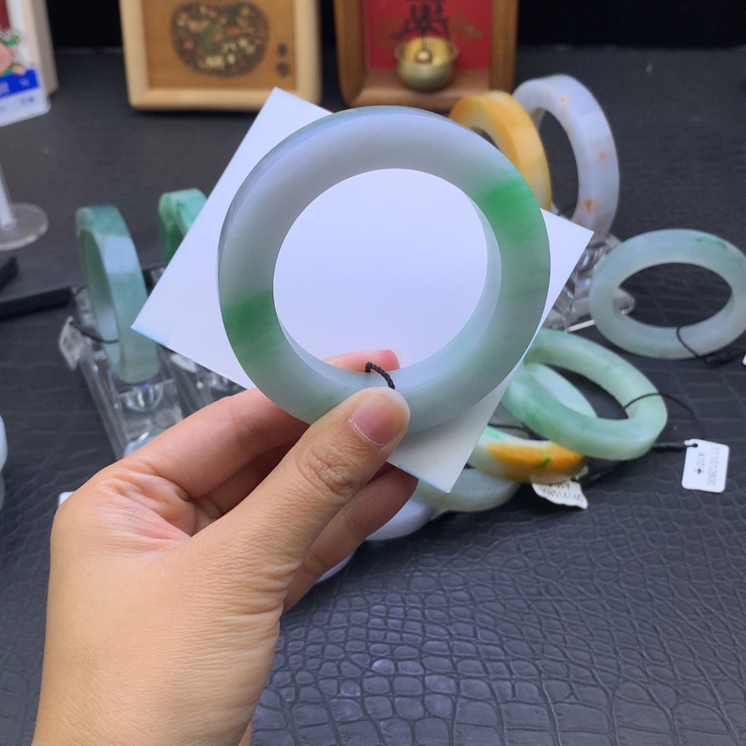 定制翡翠未镶嵌翡翠手镯