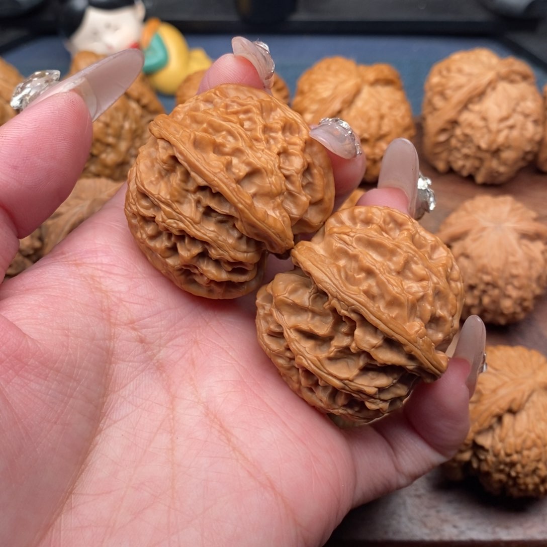 文玩核桃把件红皮球苹果40。