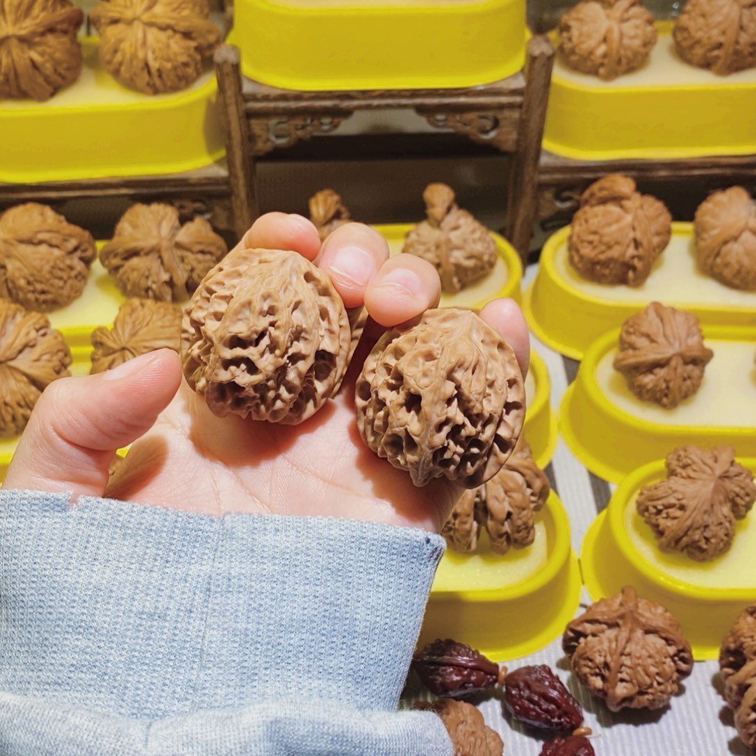 文玩核桃吊坠苹果园