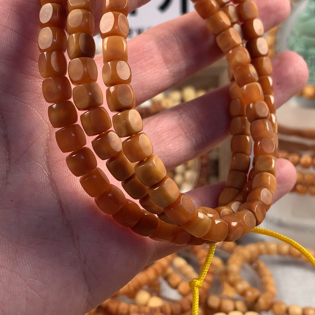 星月菩提吊坠就****黄7×6方糖玉化脖挂