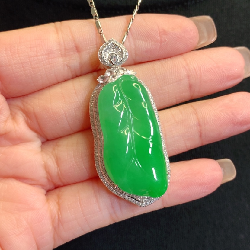 【闪购商品】颈饰18K金镶嵌翡翠叶子