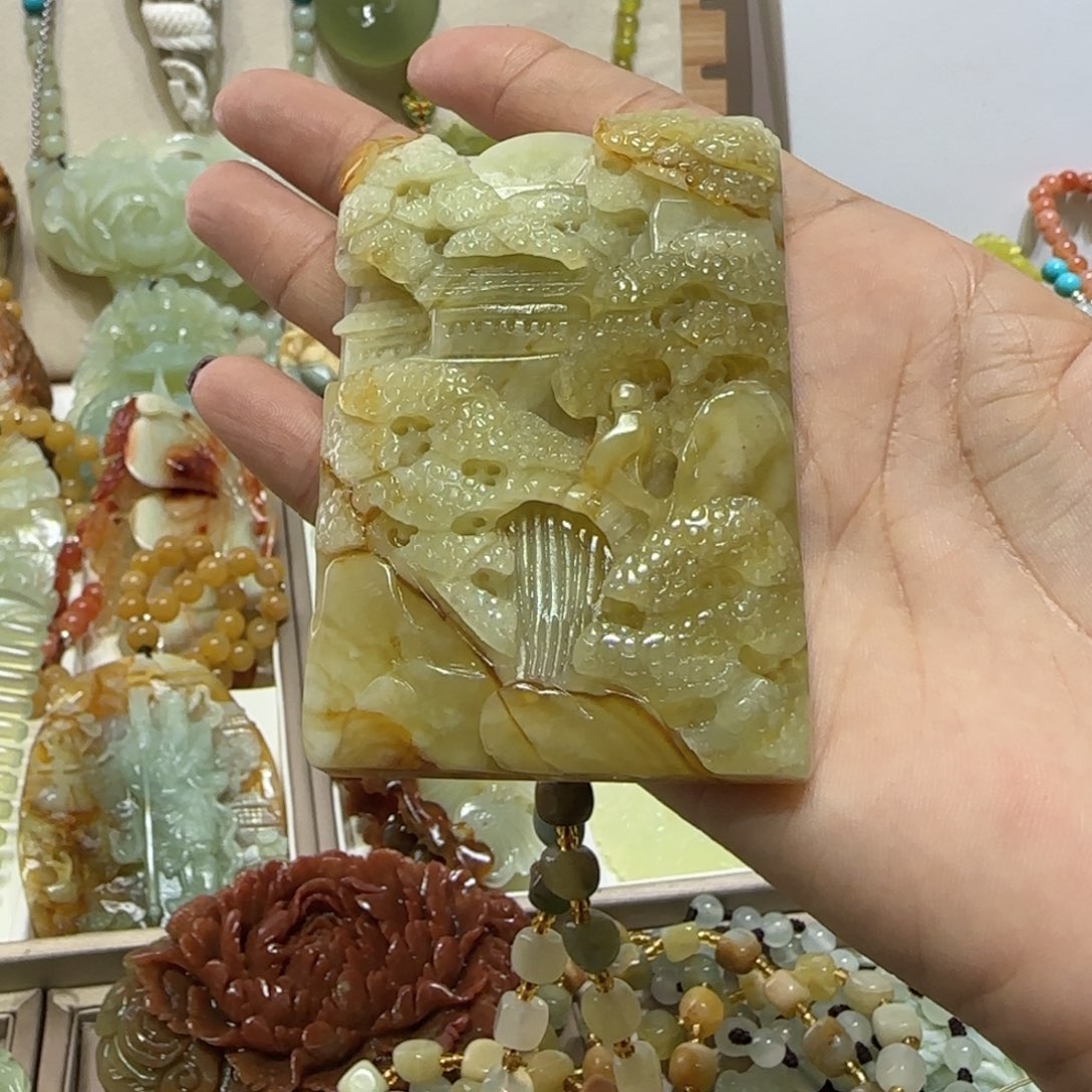 未镶嵌蛇纹石玉吊坠小**碟