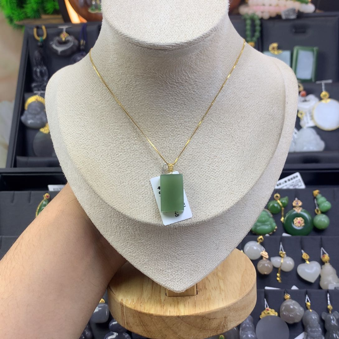 和田玉吊坠18K金镶嵌