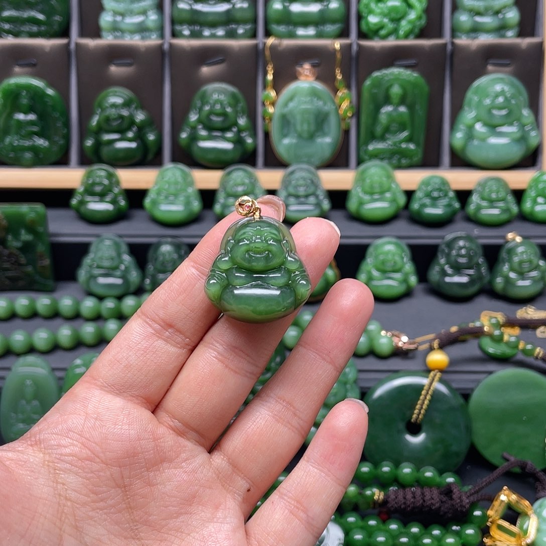 和田玉吊坠18K金镶嵌