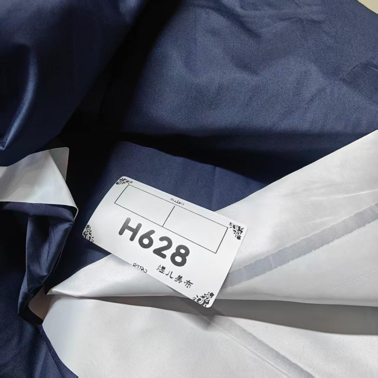 628小乐传奇蓝羽绒服通道布料瑕疵