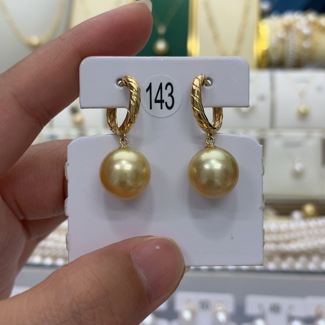 18K金镶嵌海水珍珠耳饰