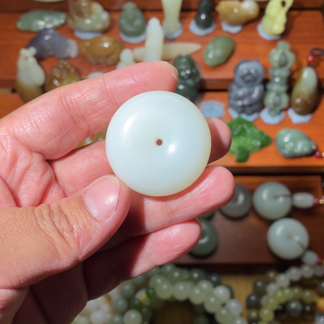 西***饼和田玉未镶嵌吊坠(赠链)