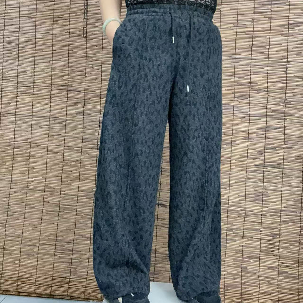 冬季宽松洋气加绒直筒裤 松紧高腰