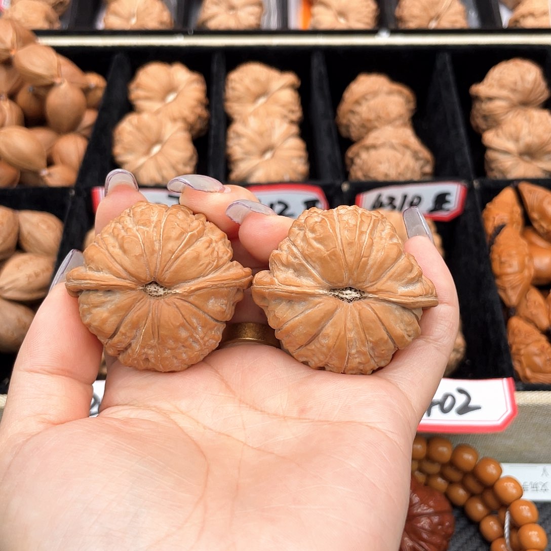 把件文玩核桃努****43近圆小凹底近正肩全品大红皮4322