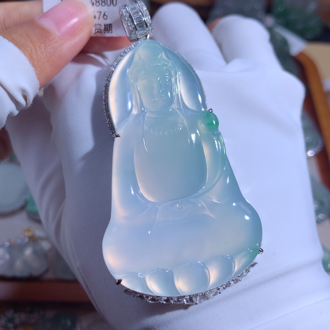 翡翠颈饰18K金镶嵌素衣观音