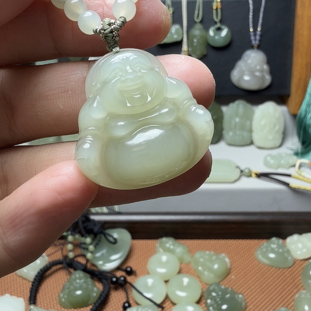 如****和田玉未镶嵌颈饰