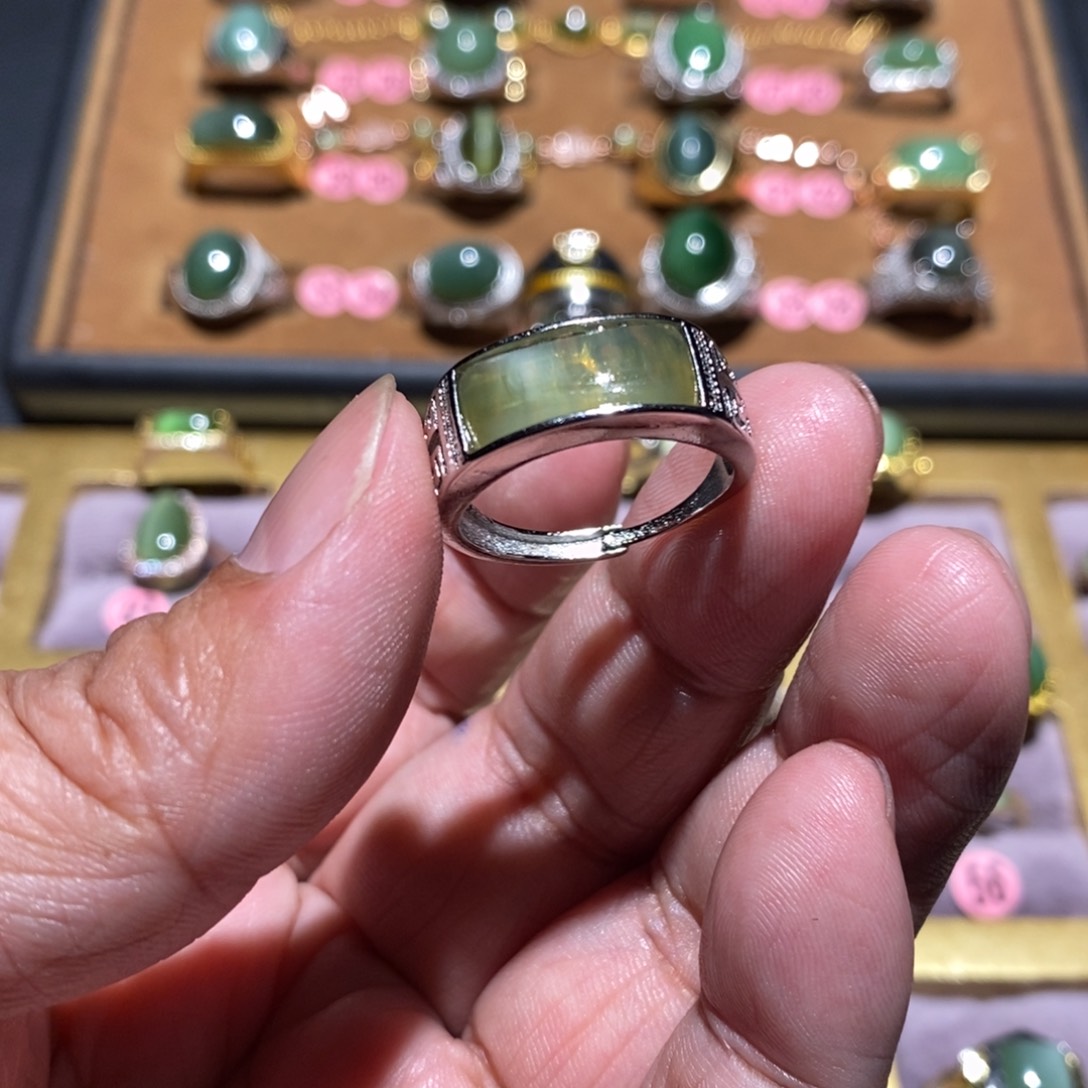 和田玉（碧玉）戒指未镶嵌等****3