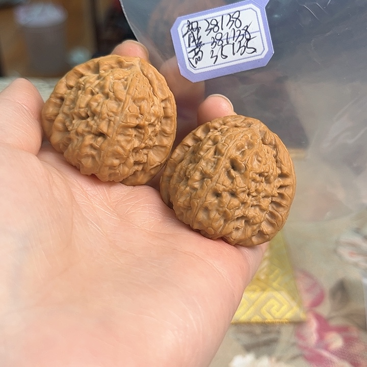 文玩核桃把件白狮子