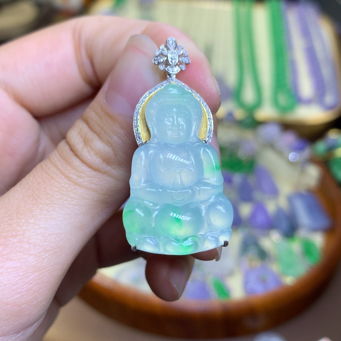 翡翠颈饰18K金镶嵌翡翠