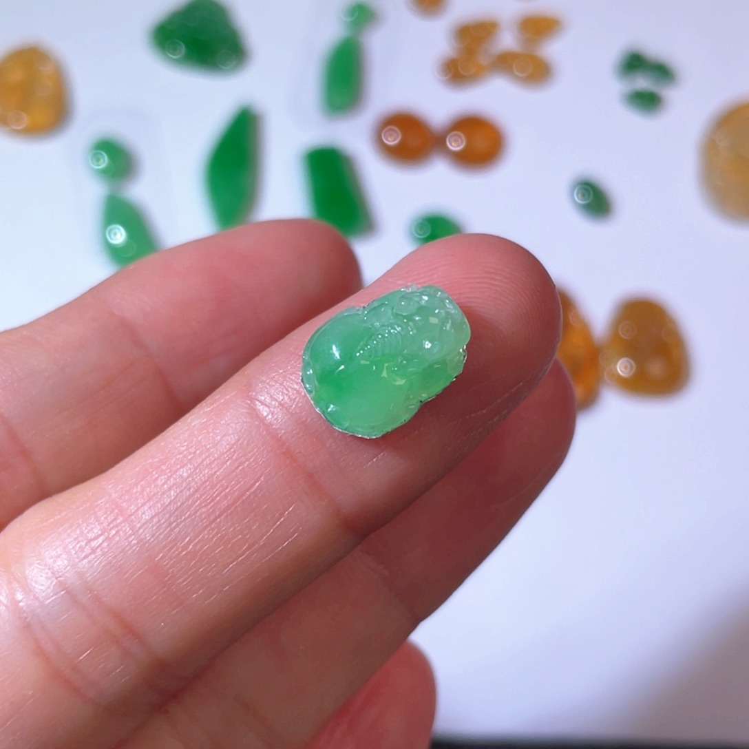 翡翠颈饰未镶嵌裸石