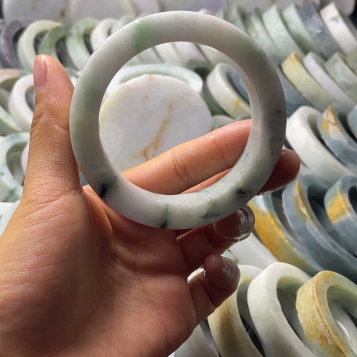 定制翡翠未镶嵌翡翠手镯