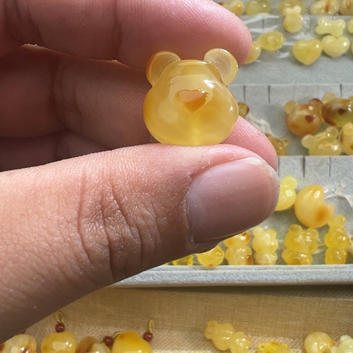 琥珀吊坠(不含链)未镶嵌2.57克小熊头