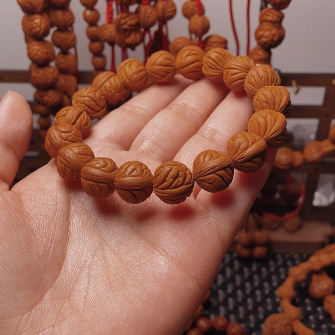 木质类龙纹桃枭手串