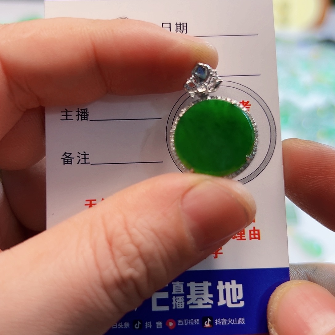 翡翠颈饰18K金镶嵌来*翡翠