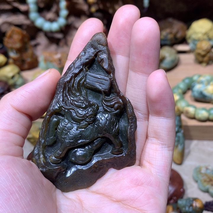 未镶嵌岫岩河磨玉（透闪石质玉）挂件