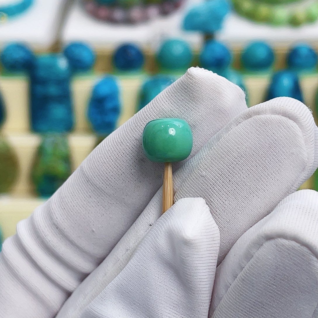 绿松石未镶嵌颈饰