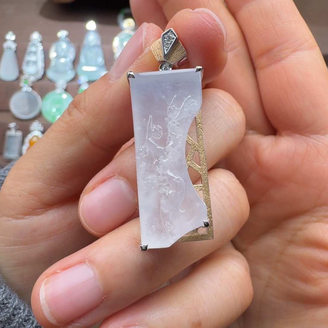 翡翠18K金镶嵌吊坠(赠链)冰种莫西沙踏雪寻梅吊坠