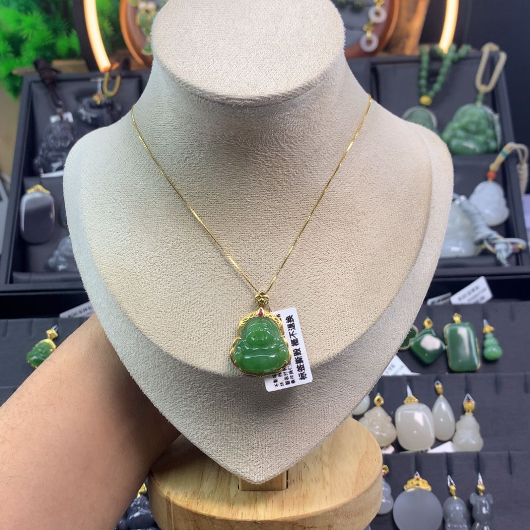 和田玉吊坠18K金镶嵌