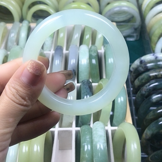 鸡***花蛇纹石玉未镶嵌手镯