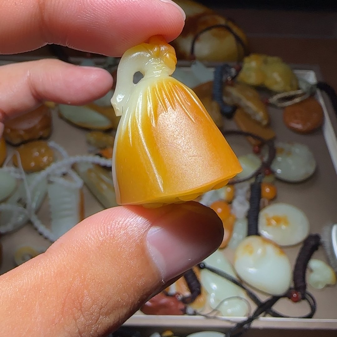 和田玉挂件未镶嵌茉*?