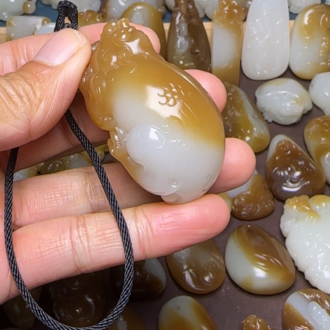 和田玉（糖玉）未镶嵌颈饰