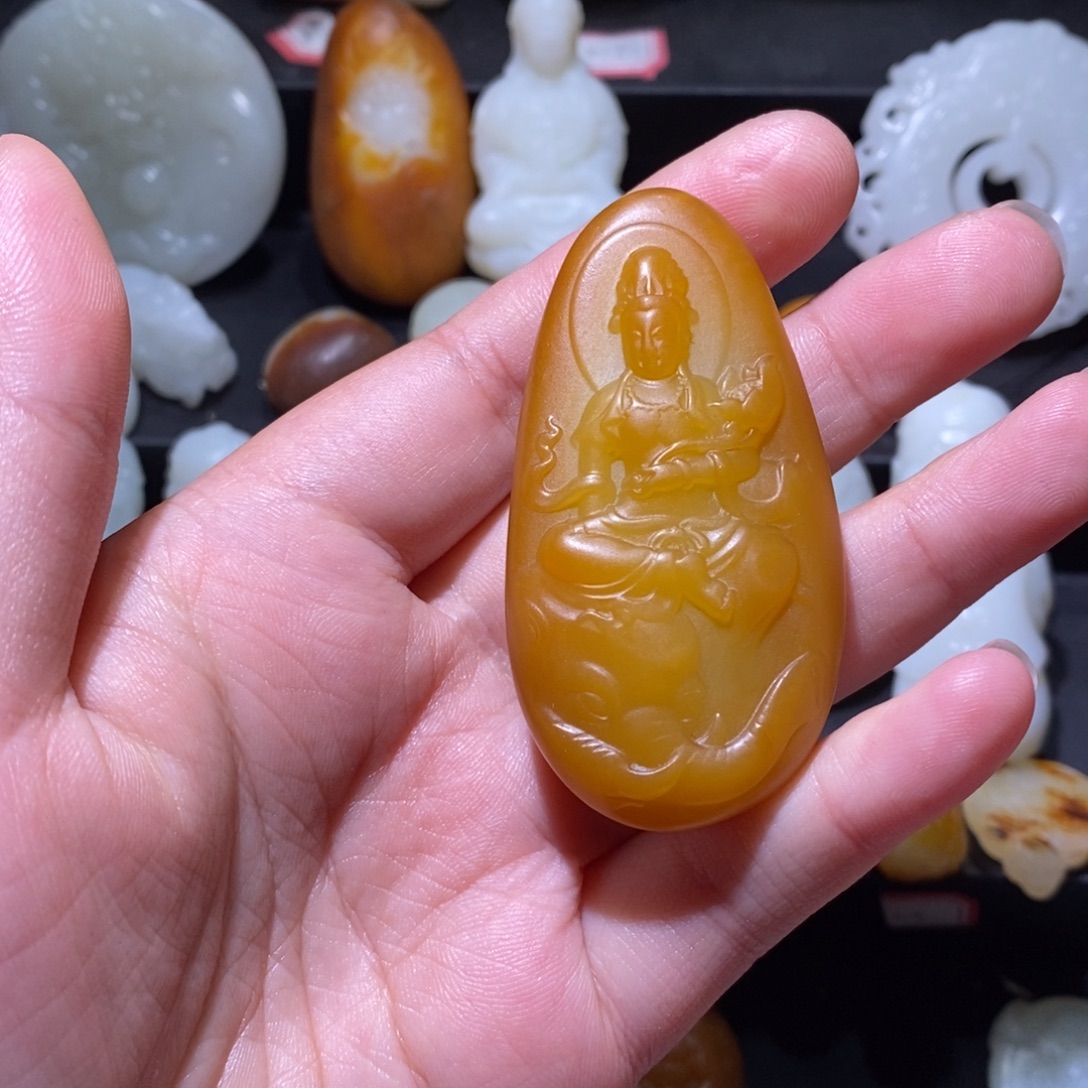 大***宝和田玉未镶嵌颈饰