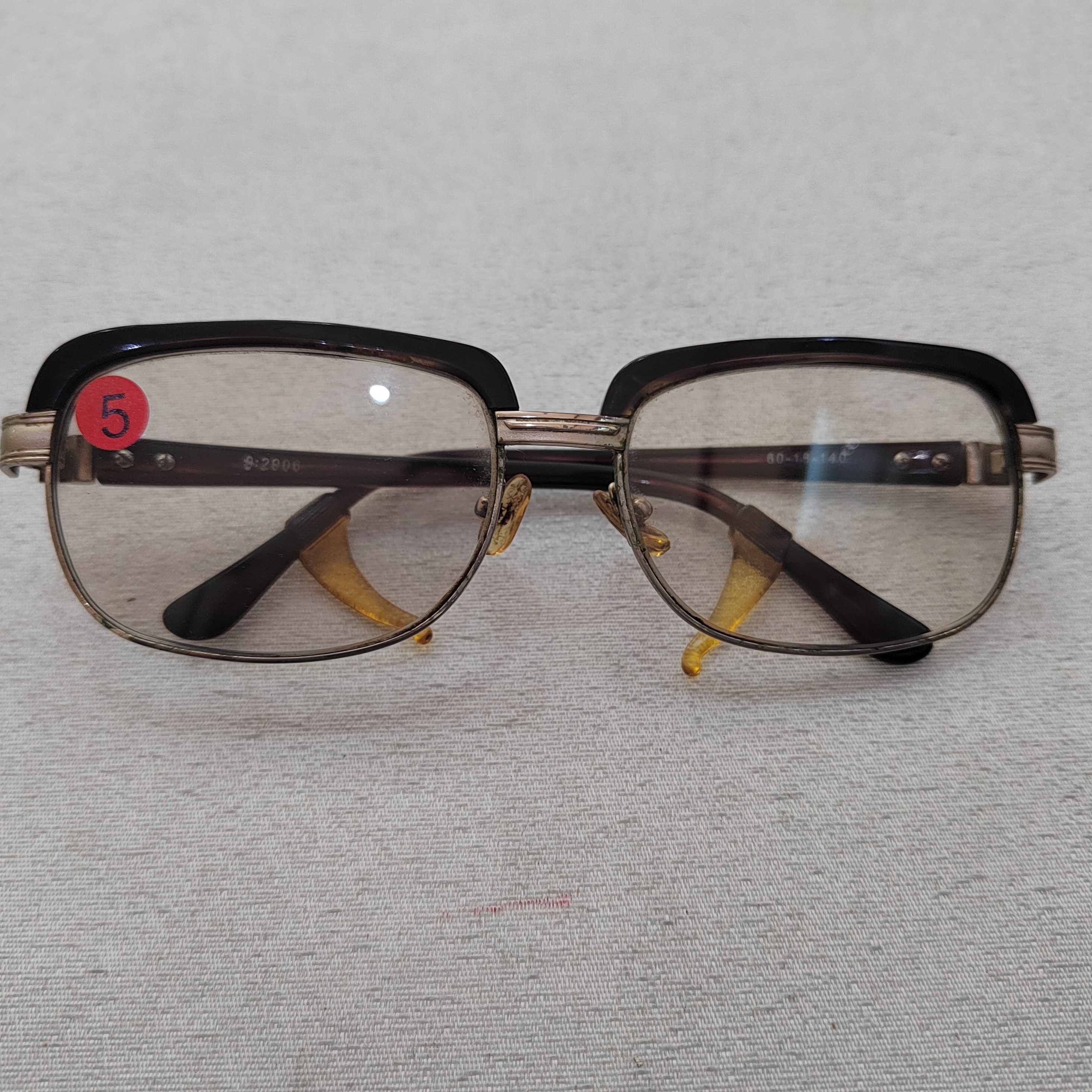 老眼镜带弯度上下尺寸连镜框4.5cm左右尺寸连镜框6.2，厚度3.0mm