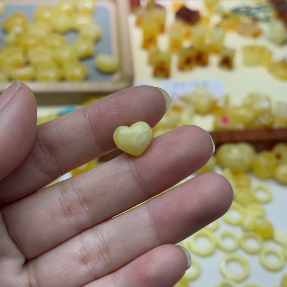 【闪购商品】蜜蜡裸石未镶嵌配饰