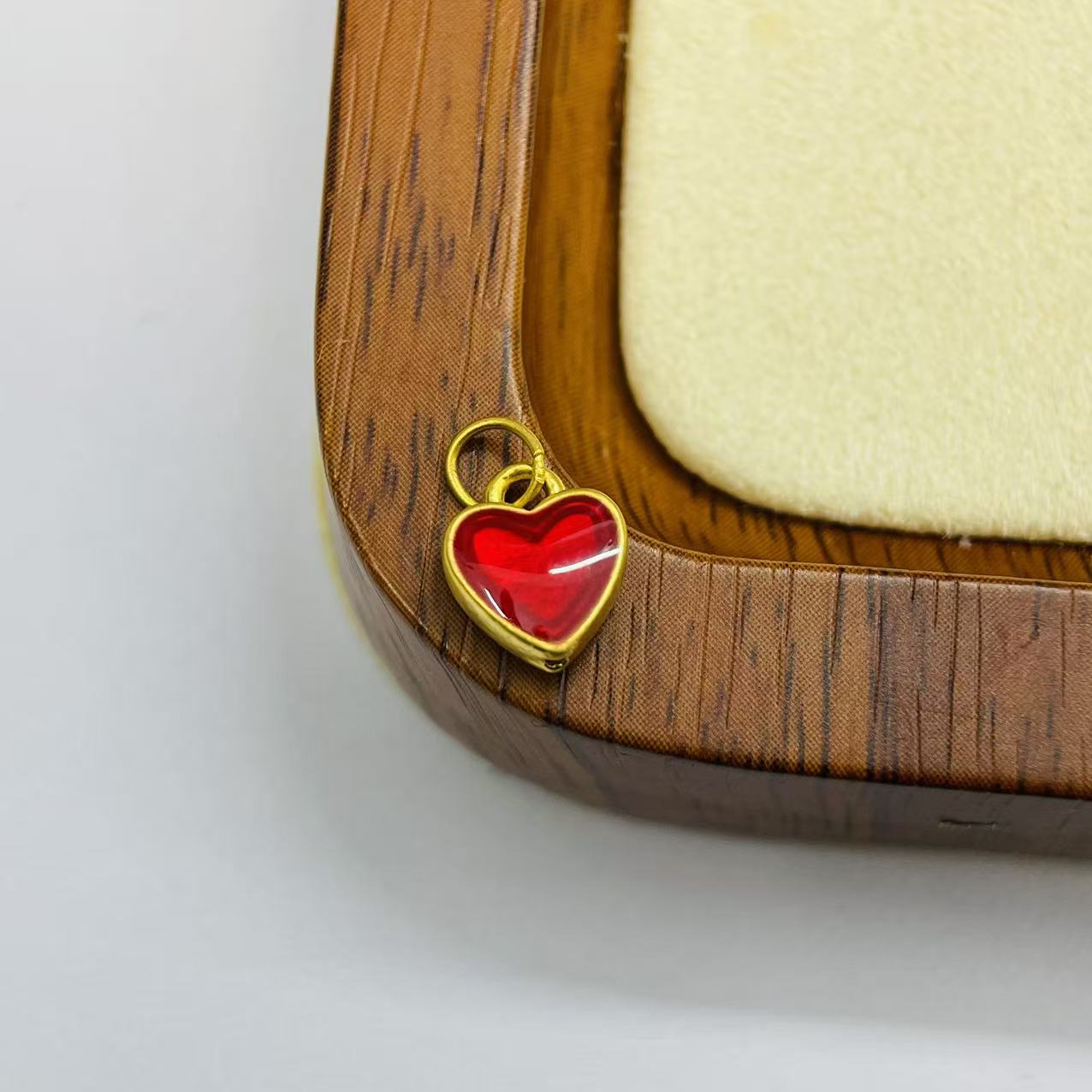 新金社黄金足金999烤漆红色爱心提溜DP0638