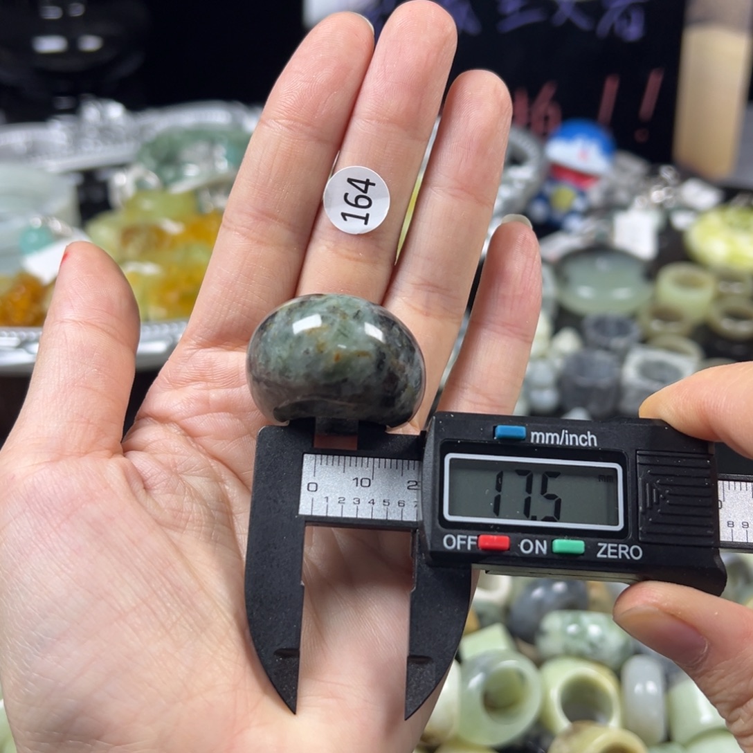 蛇纹石玉未镶嵌戒指