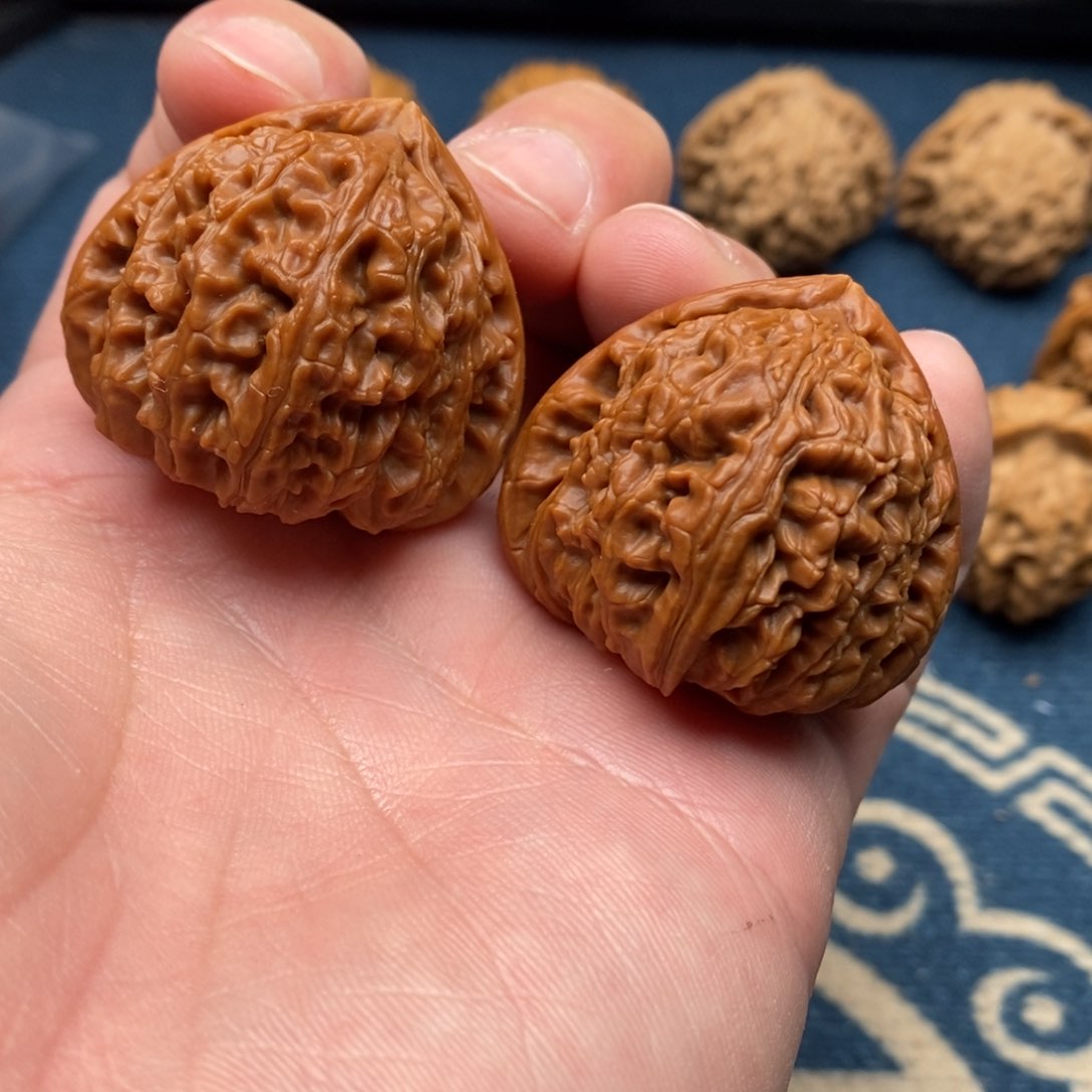 核桃把件三八三角白