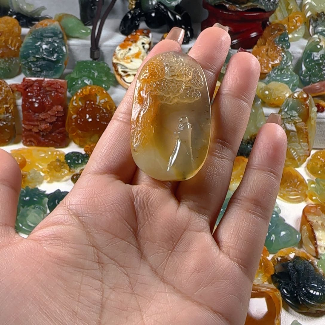 蛇纹石玉颈饰未镶嵌