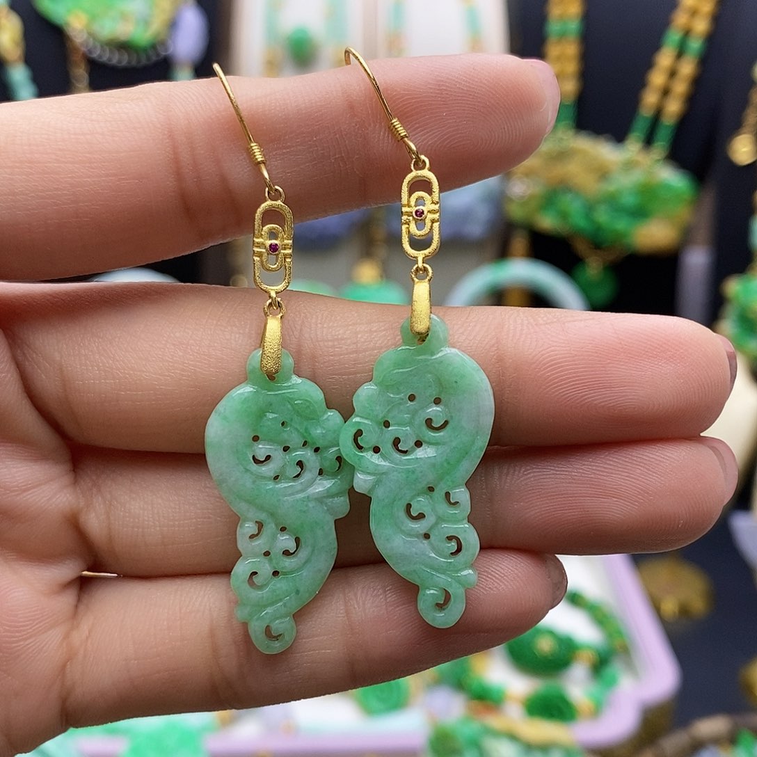 翡翠耳饰未镶嵌天然