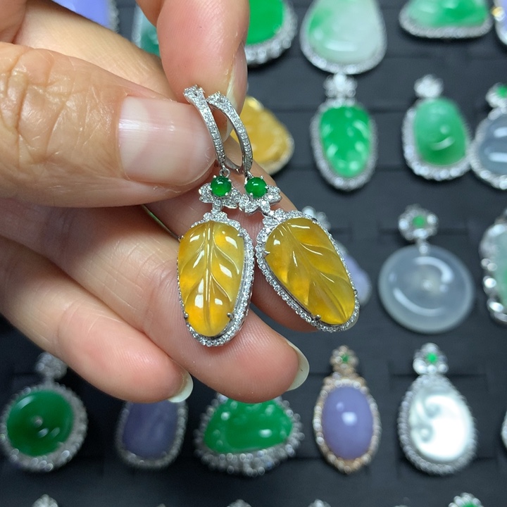 翡翠18K金镶嵌颈饰耳饰