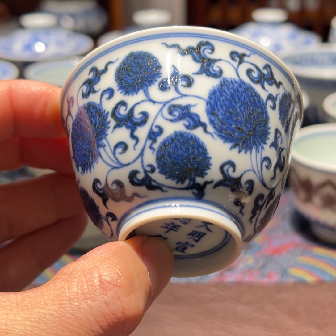 杯青花缠枝团菊主人杯口径约7.5厘米